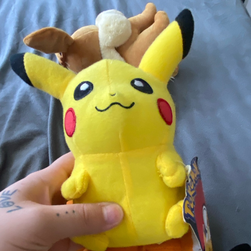 6 Pokémon collectibles !! 10 each for 60 for all!! Going fast!!